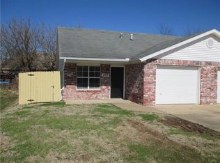 809 E Glendale Ln, Rogers, AR 72758