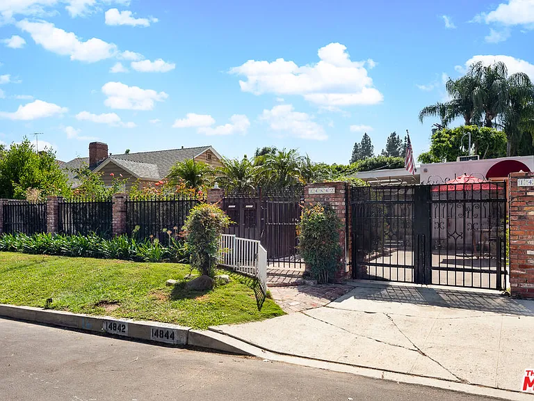 14842 Morrison St — Photo 2