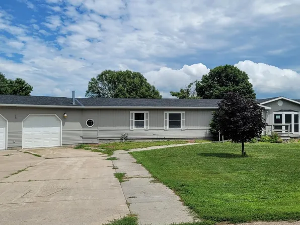 515 Lincoln Ave, Shelton, NE 68876
