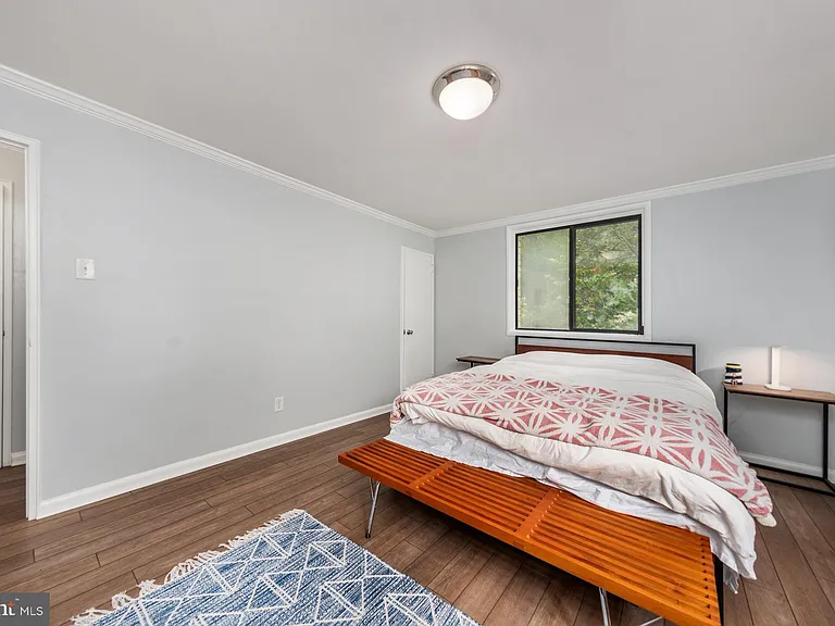 305 C St NE #104 — Photo 17