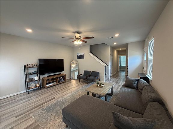 2nd image of 125 Threshing Rd #A