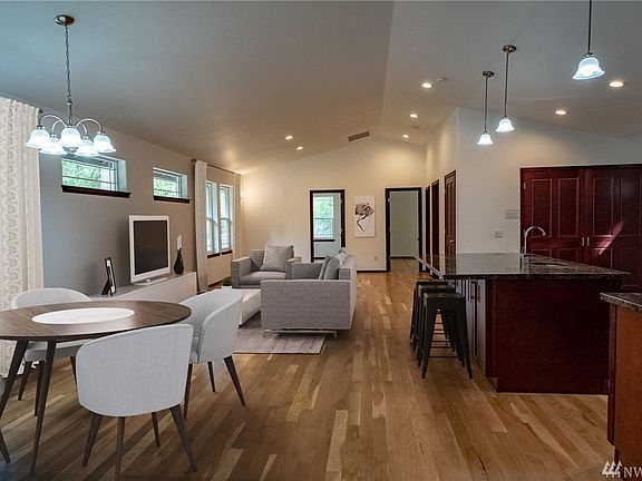 3rd image of 40 N Cooper Hawk Pl