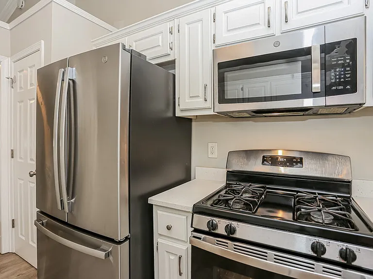 215 Ashland Manor Dr — Photo 9