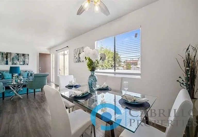 4523 Winona Ave #B — Photo 4
