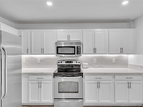 4th image of 11401 NW 89th St APT 209