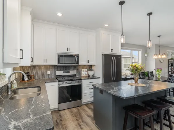 1330 10th St N, Hudson, WI 54016