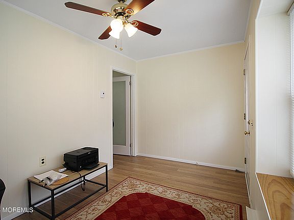 2nd image of 8a Lexington Drive
