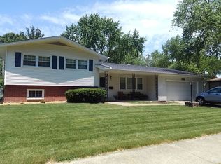 1955 Richard St, Aurora, IL 60506