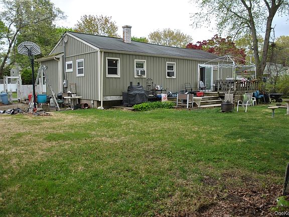 2nd image of 8 Shenandoah Boulevard