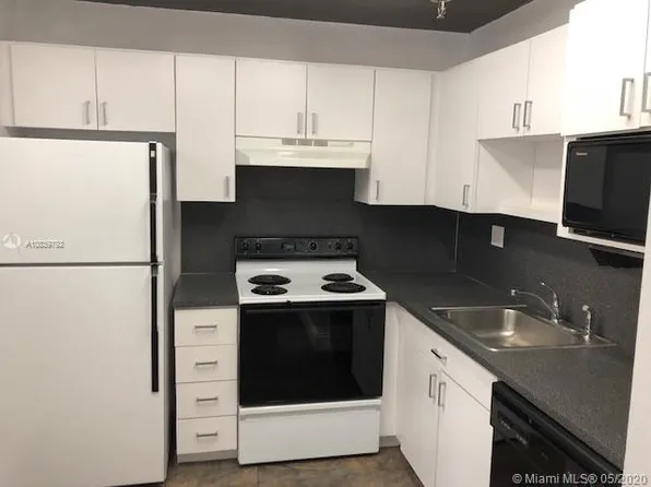 9686 Fontainebleau Blvd APT 308, Miami, FL 33172