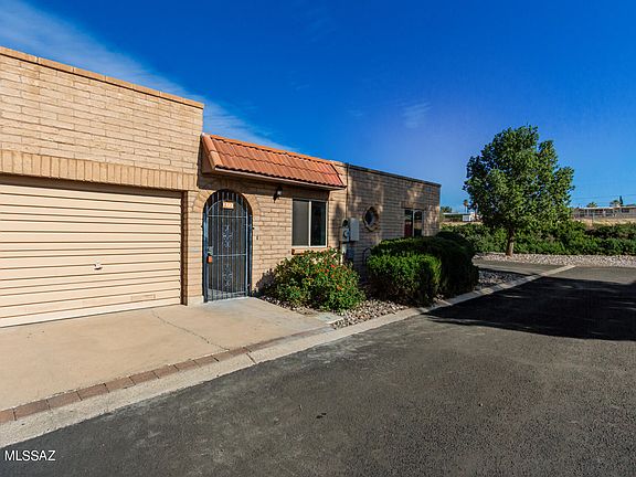 2nd image of 8433 E Foursome Ln