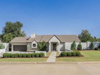 6400 Briarwood Ln, Nichols Hills, OK, 73116