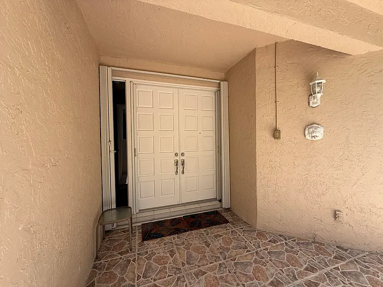 225 N Lakeshore Dr — Photo 8