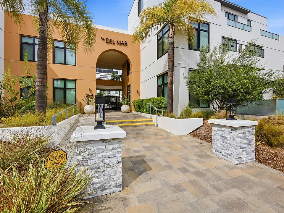 399 E Del Mar Blvd #103