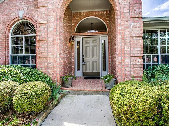 3rd image of 412 Durrand Oak Dr