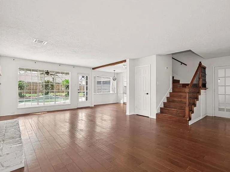 20211 Salzburg Ln — Photo 11