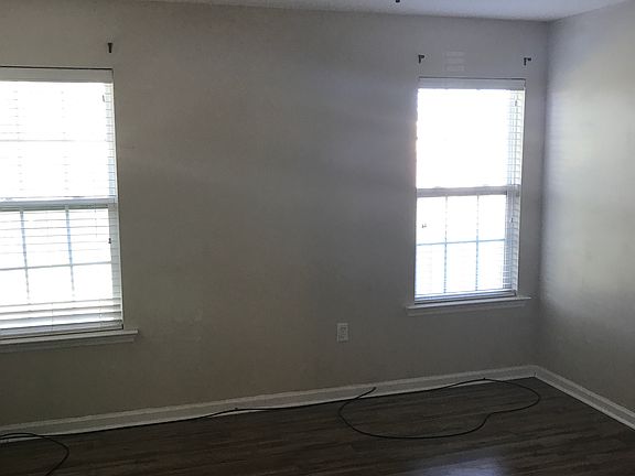 4th image of 5201 Fortress Cir