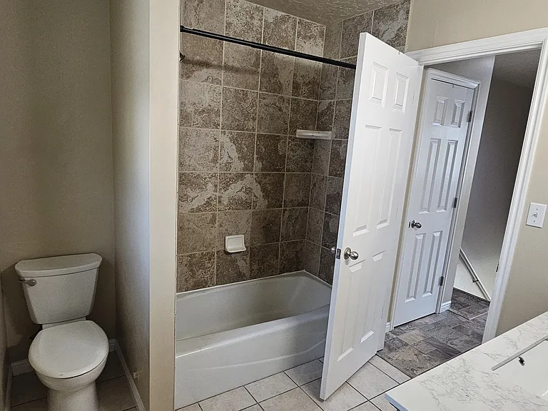 2318 E Claybourne Ave — Photo 23