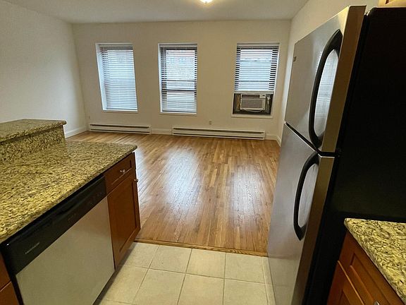 4th image of 138 Chatsworth Ave APT 1C