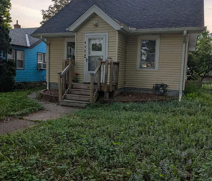 4154 Russell Ave N — Photo 1