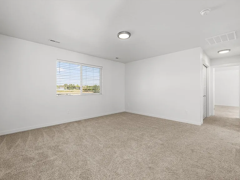 655 N Sevenoaks Ave — Photo 14