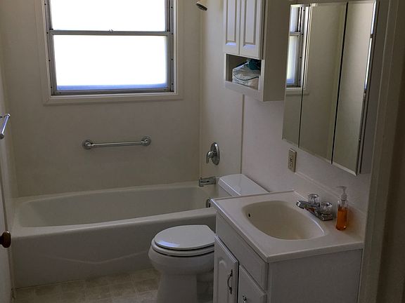 5th image of 625 Basswood Ave