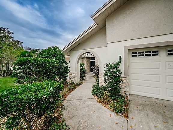 4th image of 3002 Valencia Ln E