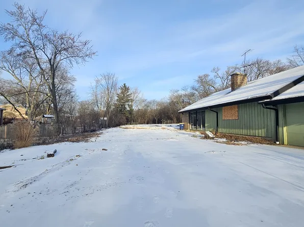 56 Country Ln, Highland Park, IL 60035