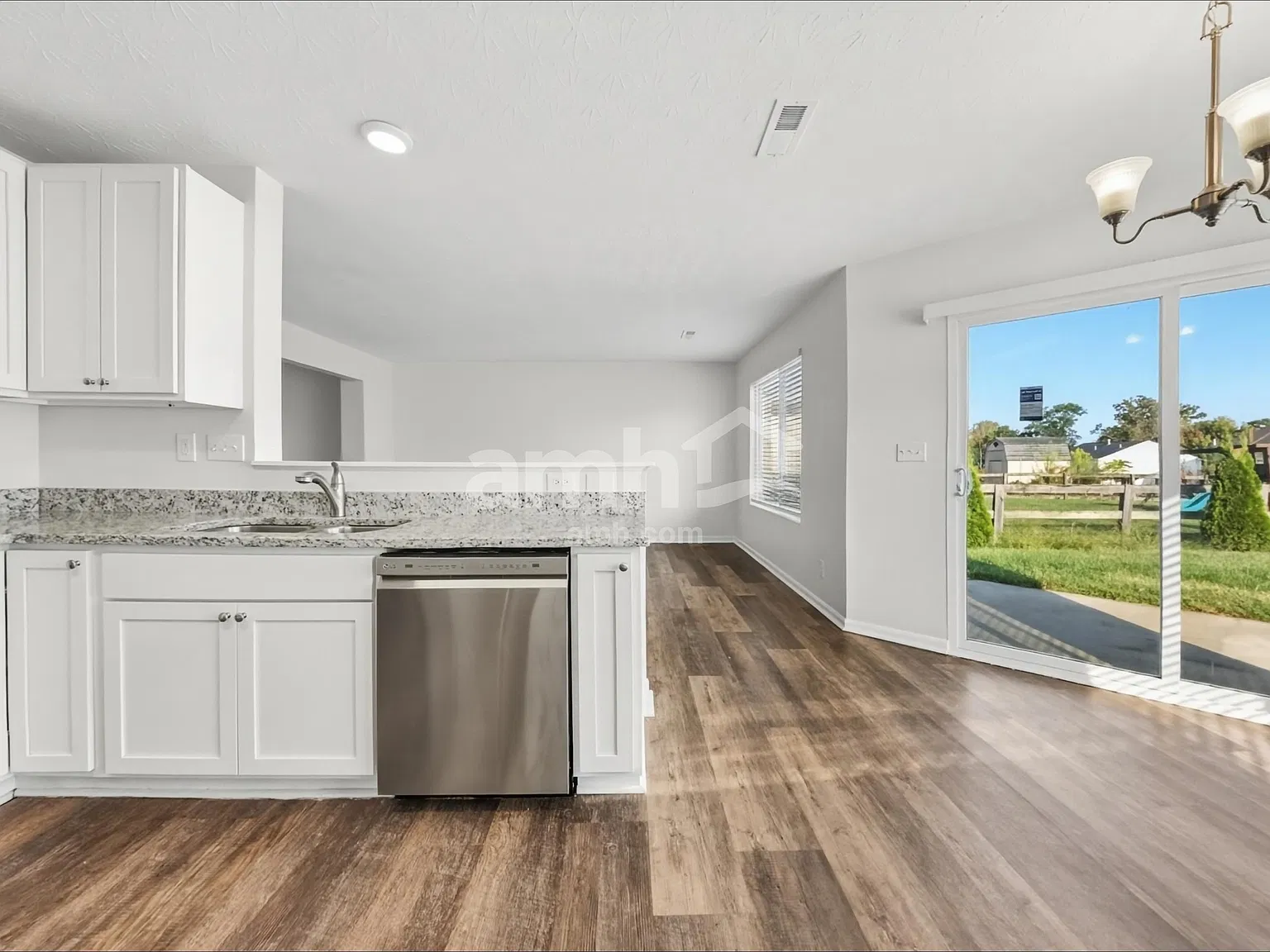 3 bed, 2.5 bath, 1740 sqft, $2,365 — Photo 4