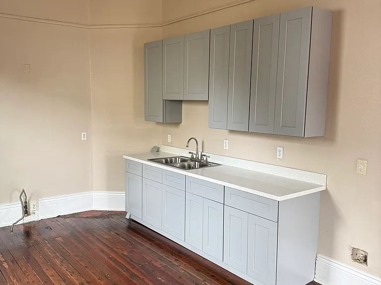 3325 Iberville St — Photo 2