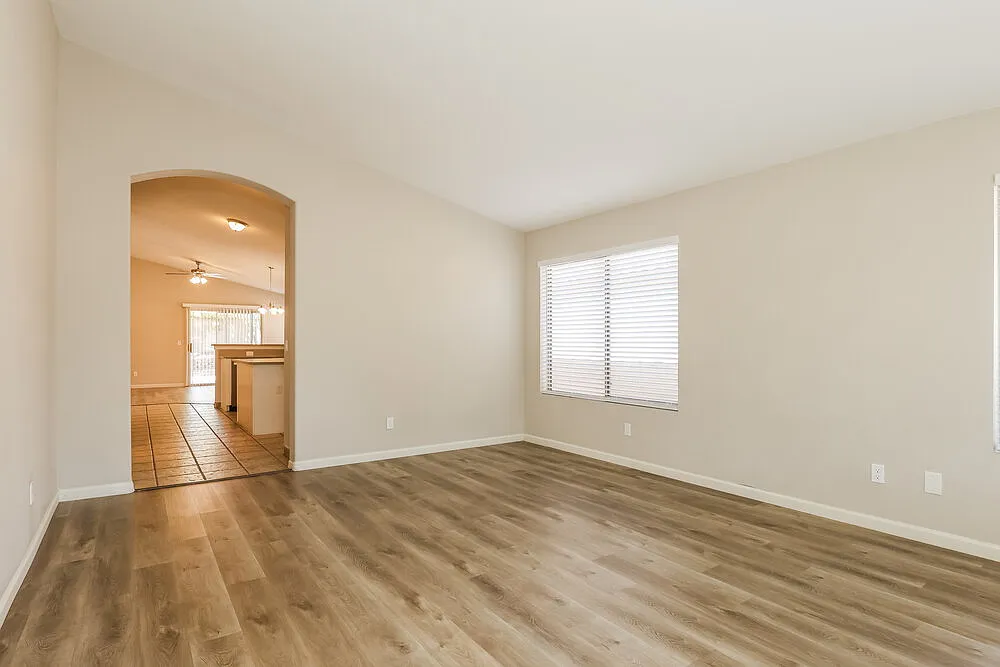 3 bed, 2.0 bath, 1702 sqft, $2,285 — Photo 3