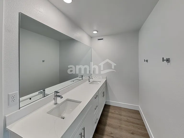 5863 Vaes Dothrak St — Photo 20