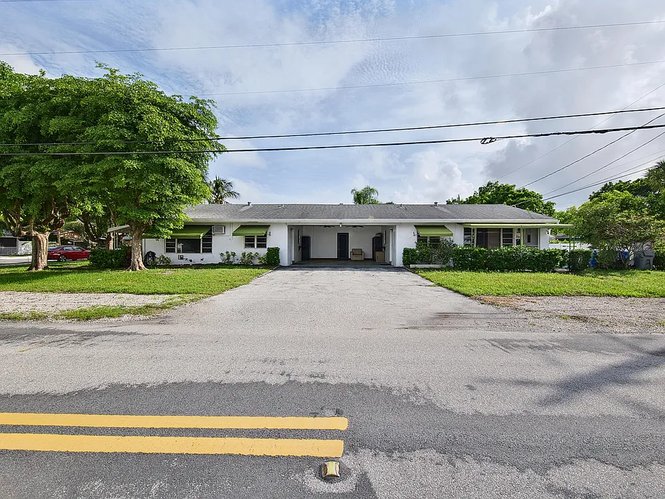 2312 NE 4th St