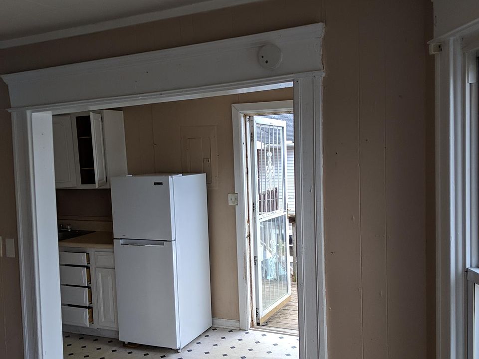 1st image of 1123 Lynn St APT 3