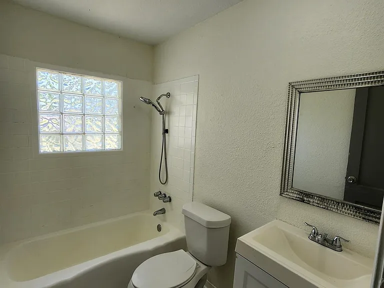 112 1st Ave N — Photo 6
