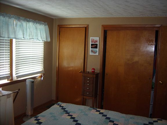 4th image of 160 Wallace Ave