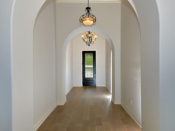 4th image of 18 Woodglade Way