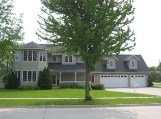 403 Prairie View Ct, Mason City, IA 50401