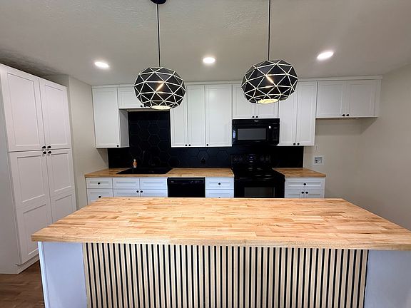 2nd image of 2445 Edgewood Dr