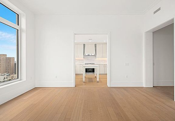 3rd image of 200 E 83rd St #25C
