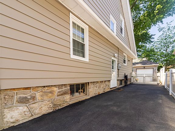 5th image of 58 Hillside Avenue