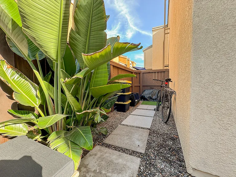 5252 Balboa Arms Dr #177 — Photo 17
