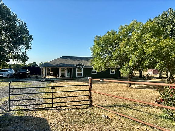 3rd image of 2105 W Mockingbird Ln