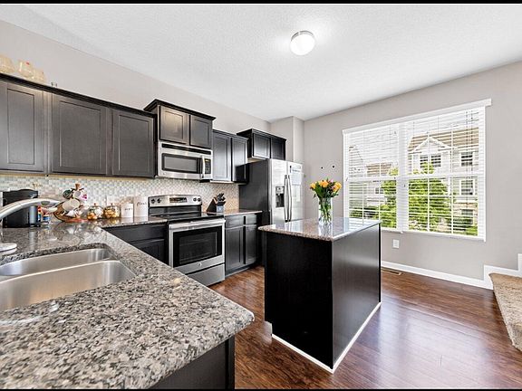 3rd image of 5925 Winberry Creek Dr