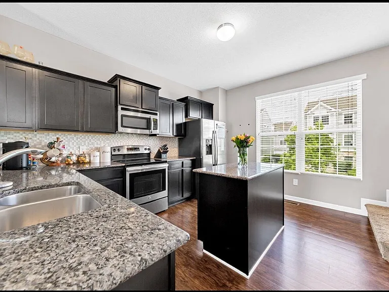 5925 Winberry Creek Dr — Photo 3