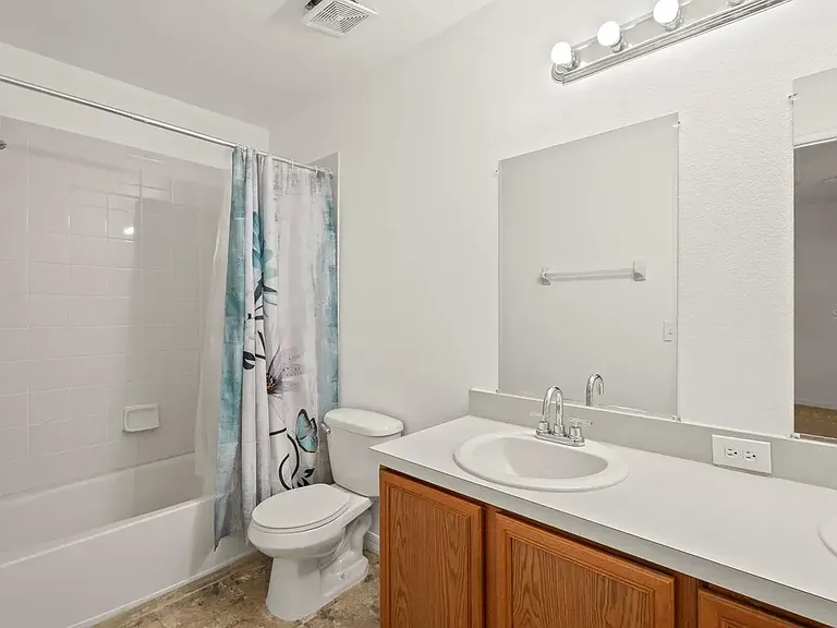 1911 Michigan Ct — Photo 11