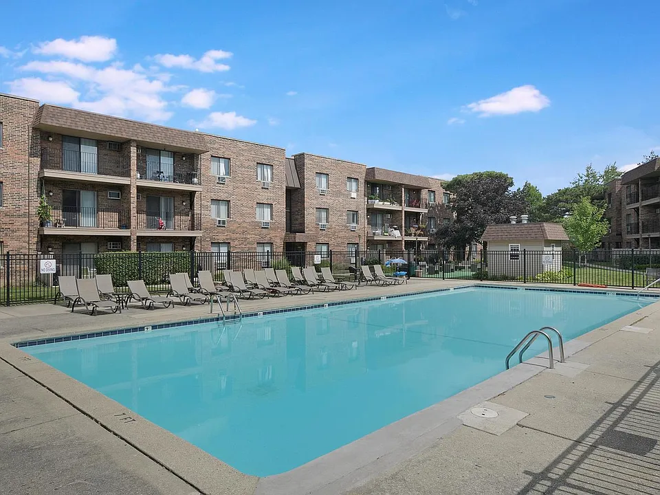 3527 E Central Rd #301
