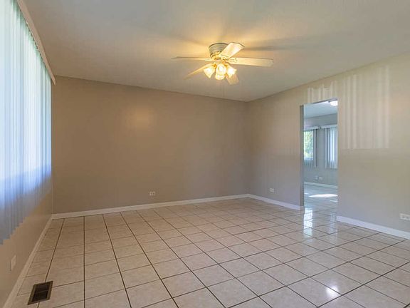 2nd image of 6847 Hawthorne Ln
