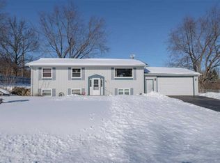 6732 Country Ln, Rockford, IL 61109