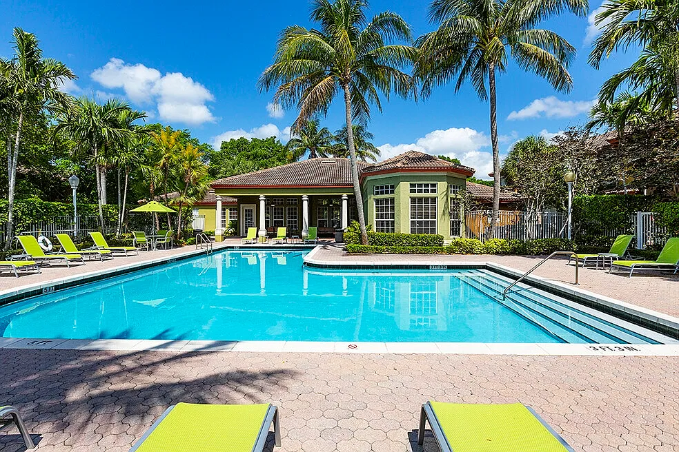 Delray Bay Apartments — Photo 2